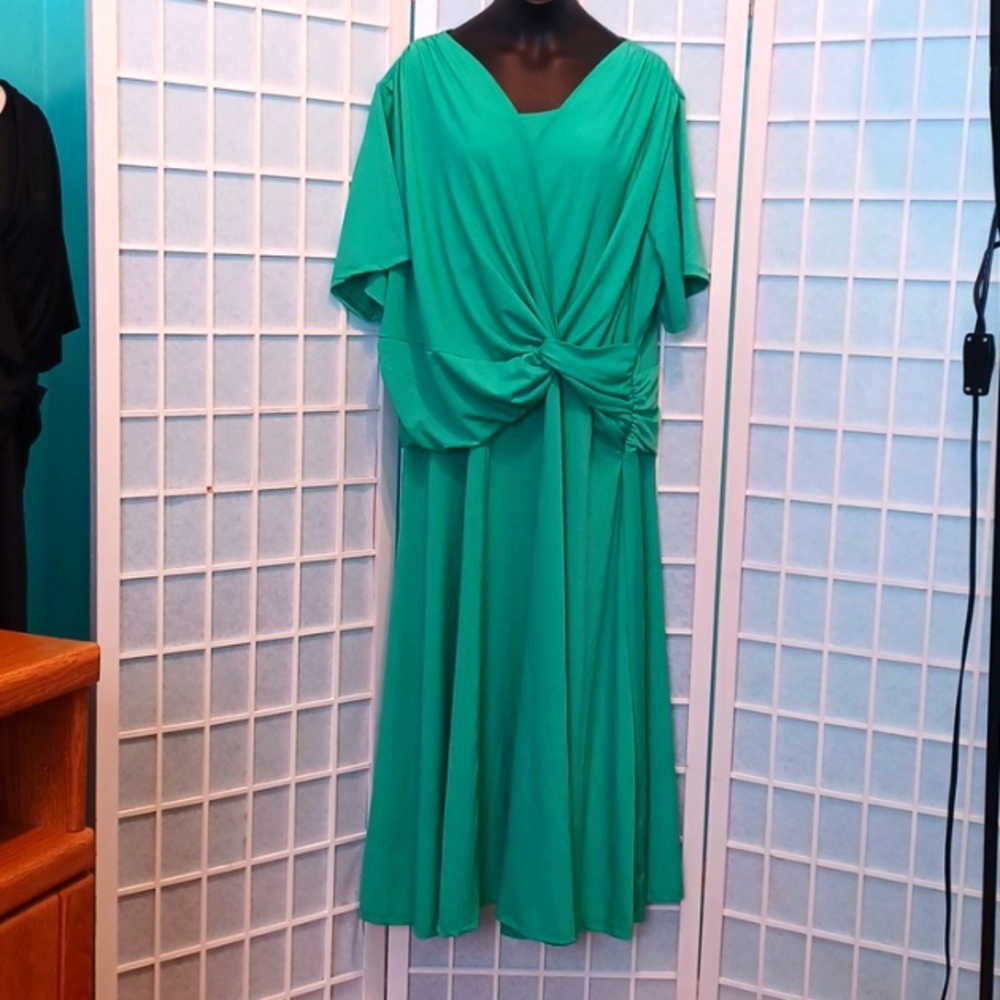 NEW! 20W  Vicki Wayne Green Dress 5421